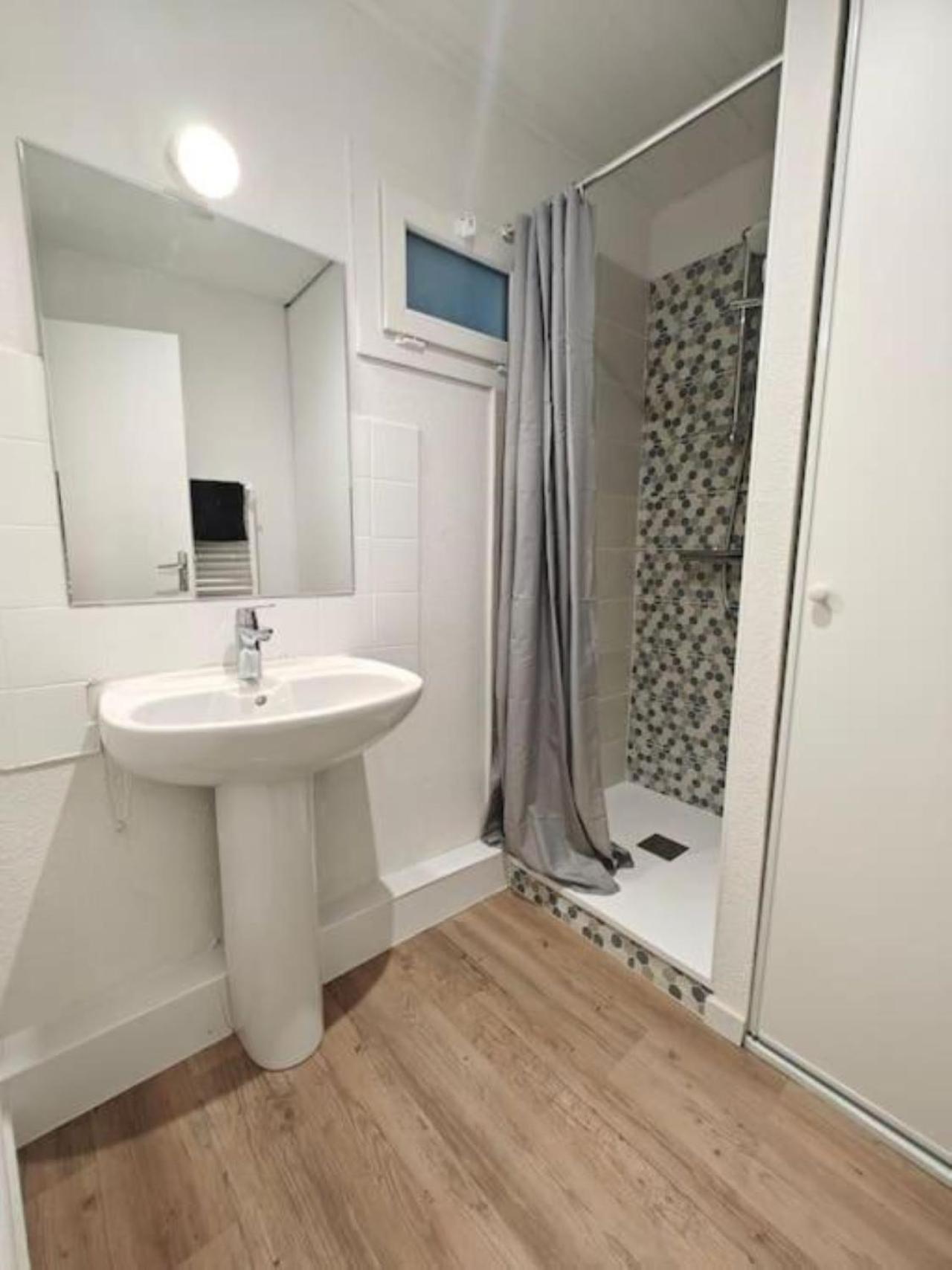 Logement Entier Style Chalet - 1 A 5 Pers - Langon  Exterior photo